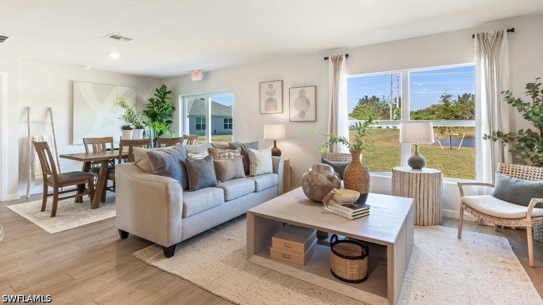 3 Bed SingleFamilyResidence for Sale in Cape Coral, photo 4
