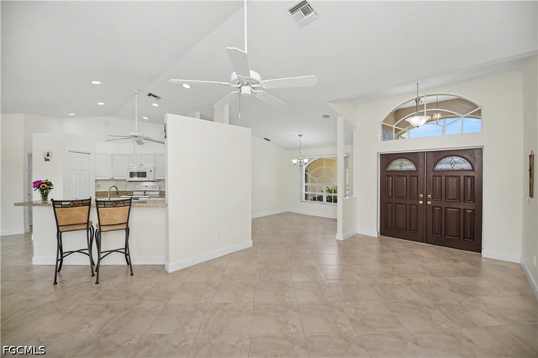3 Bed SingleFamilyResidence for Sale in Cape Coral, photo 4