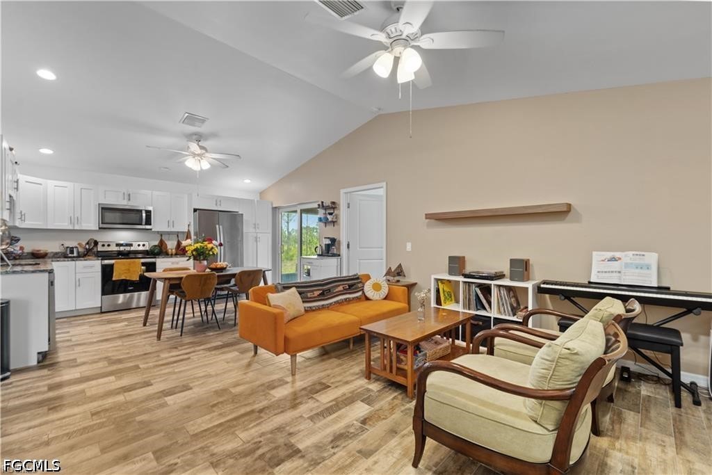 3 Bed SingleFamilyResidence for Sale in Punta Gorda, photo 4