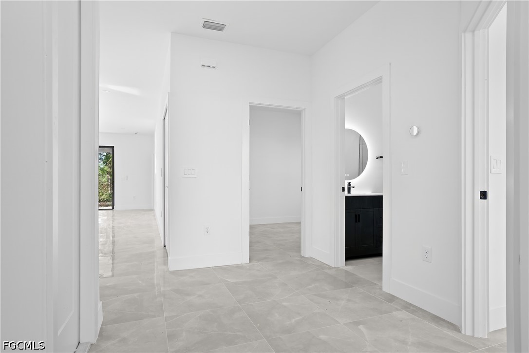 3 Bed SingleFamilyResidence for Sale in Lehigh Acres, photo 4