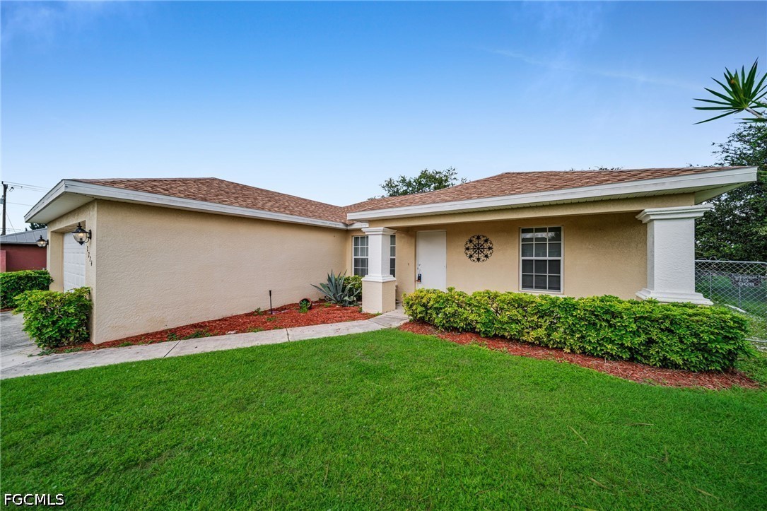 3 Bed SingleFamilyResidence for Sale in Cape Coral, photo 4