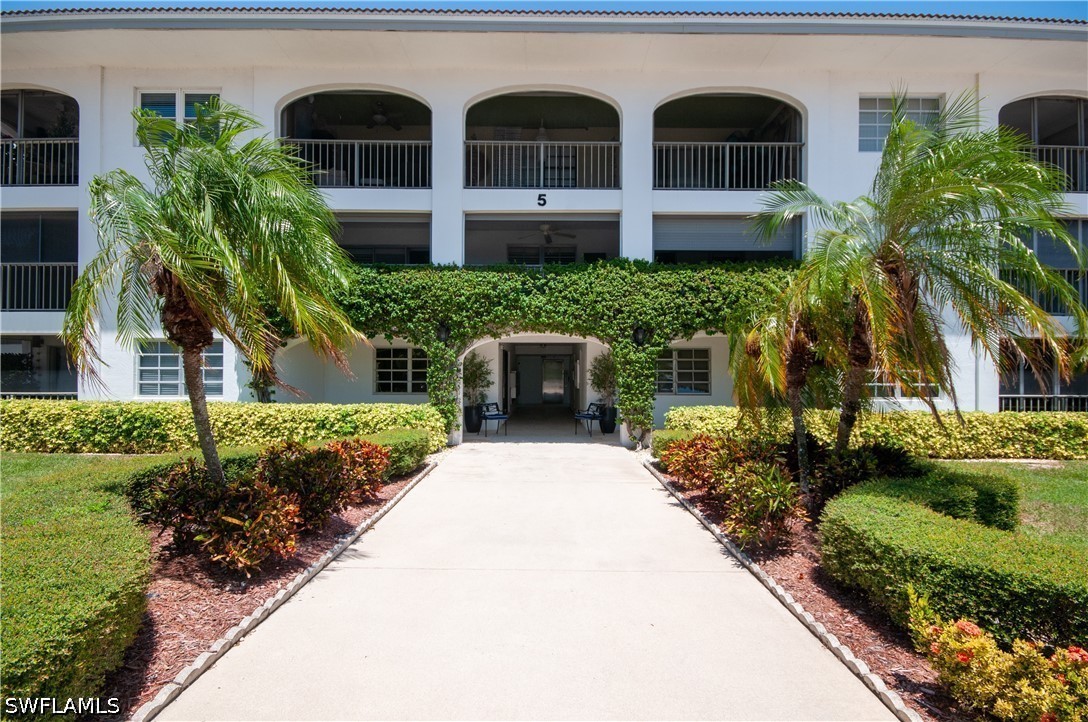 2 Bed Condominium for Sale in Naples, photo 4