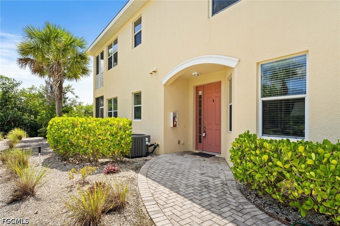 2 Bed Waterfront Home for Sale in Hamilton, photo 4