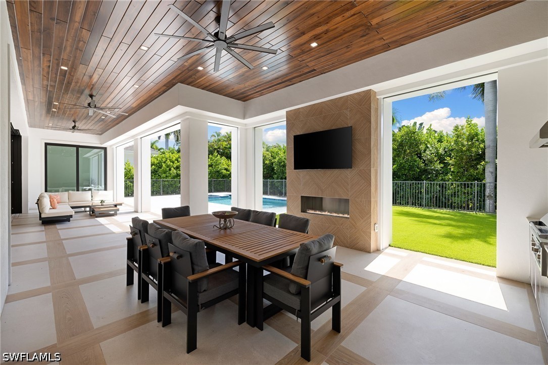 5 Bed Pool Home for Sale in Moorings, photo 4