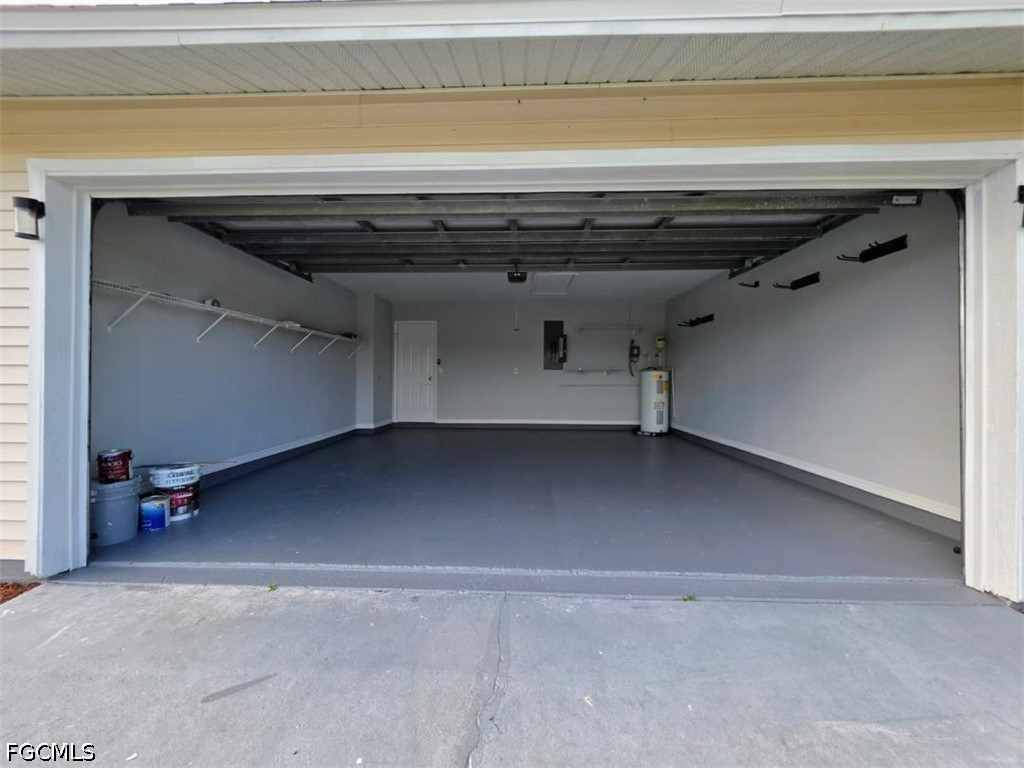 3 Bed Pool Home for Sale in Cape Coral, photo 4