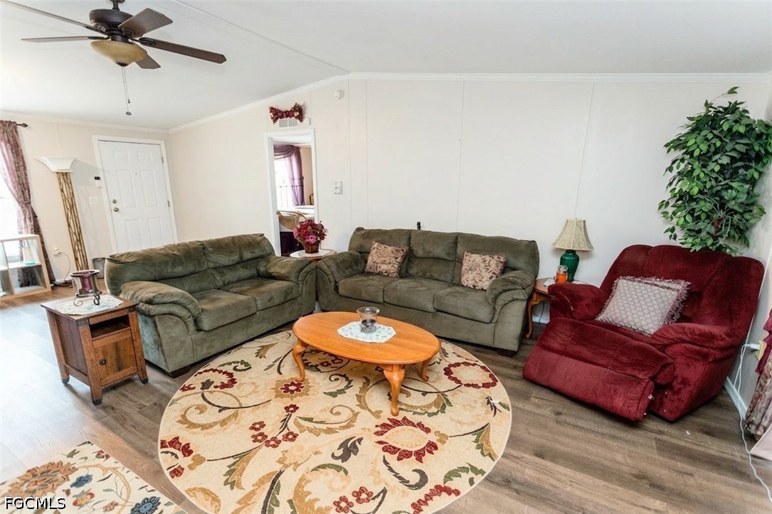 3 Bed ManufacturedHome for Sale in Labelle, photo 4
