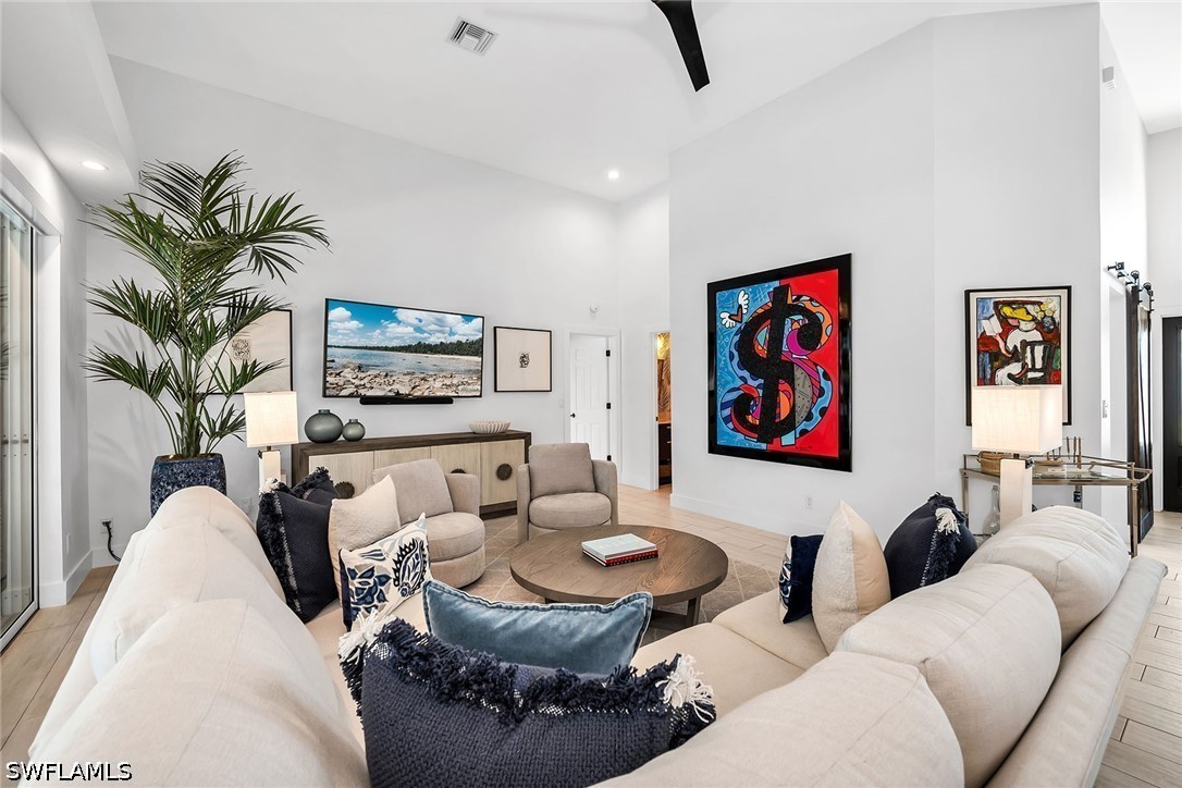 5 Bed Pool Home for Sale in Marco Island, photo 4