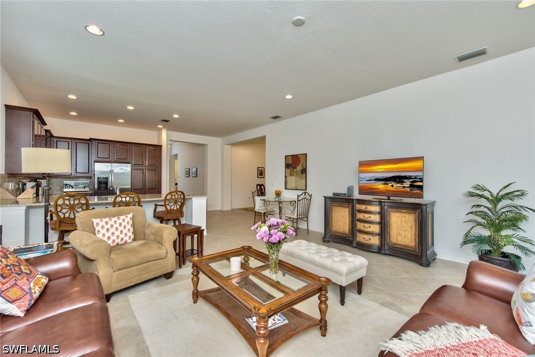 3 Bed SingleFamilyResidence for Sale in Naples, photo 4