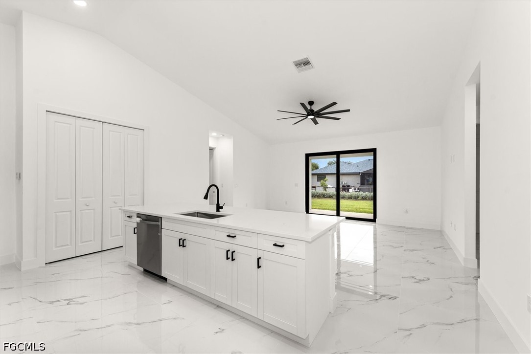 4 Bed SingleFamilyResidence for Sale in Buckingham Park, photo 4
