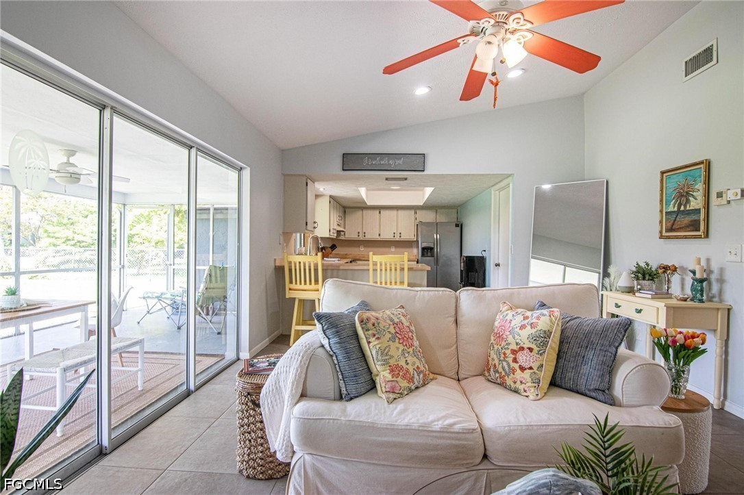 3 Bed SingleFamilyResidence for Sale in Cape Coral, photo 4
