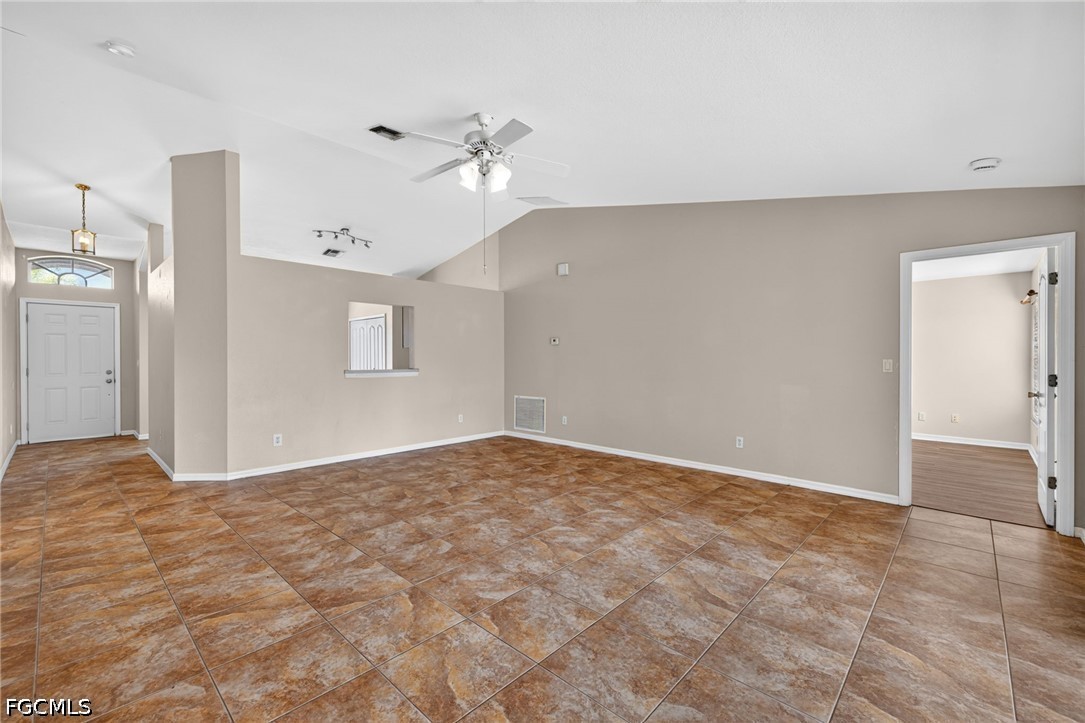 3 Bed SingleFamilyResidence for Sale in Cape Coral, photo 4