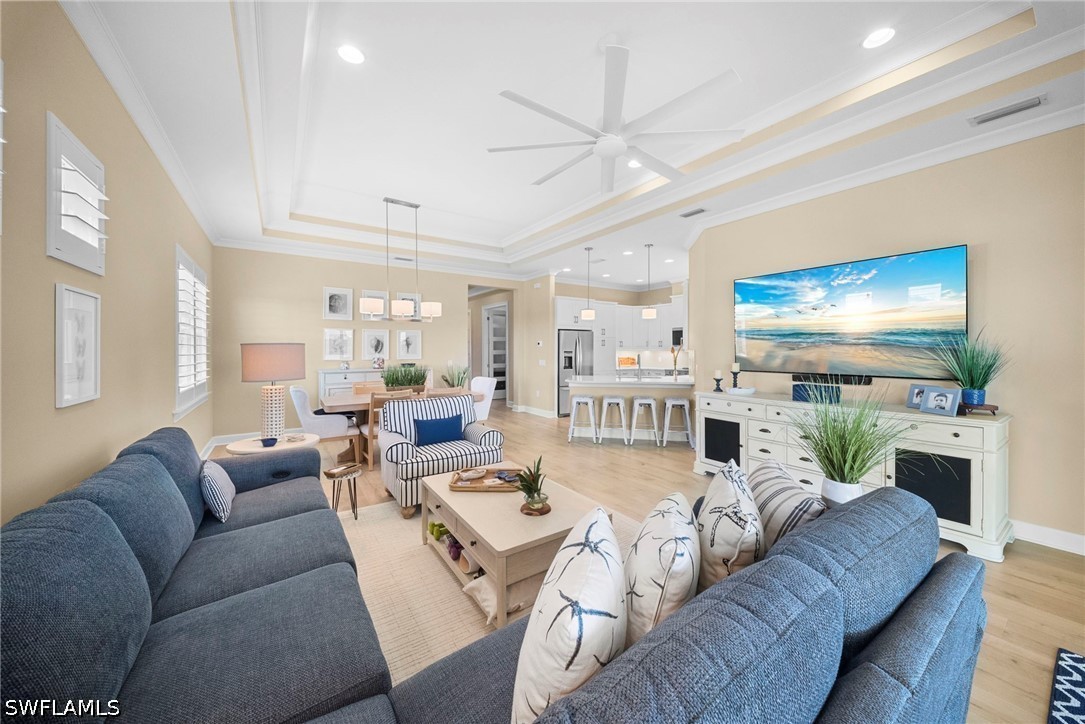 3 Bed Pool Home for Sale in Naples, photo 4