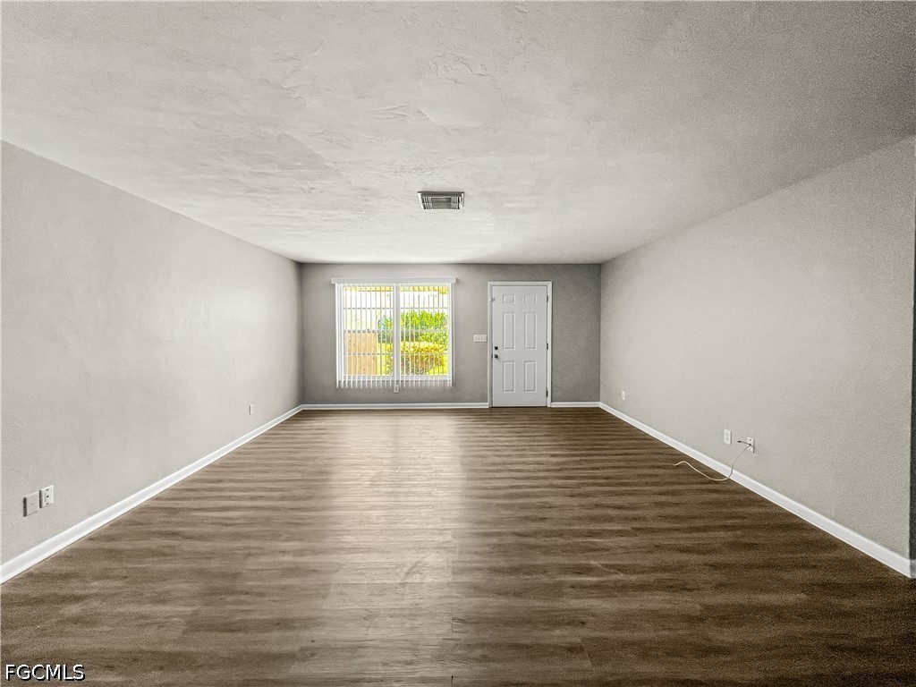 2 Bed Waterfront Home for Sale in Cape Coral, photo 4