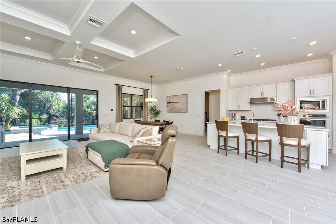3 Bed Pool Home for Sale in Naples, photo 4