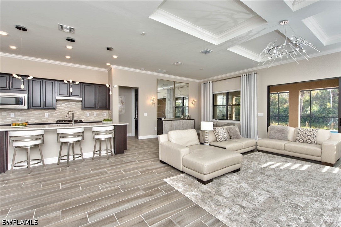 3 Bed Pool Home for Sale in Naples, photo 4