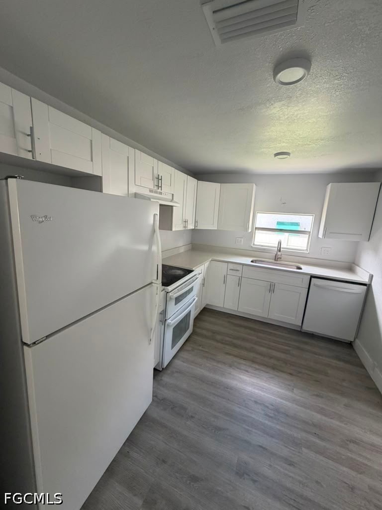 3 Bed SingleFamilyResidence for Sale in Fort Myers, photo 4