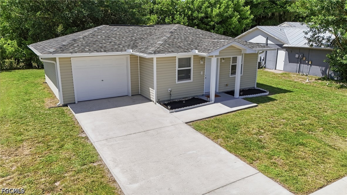 2 Bed SingleFamilyResidence for Sale in North Fort Myers, photo 4