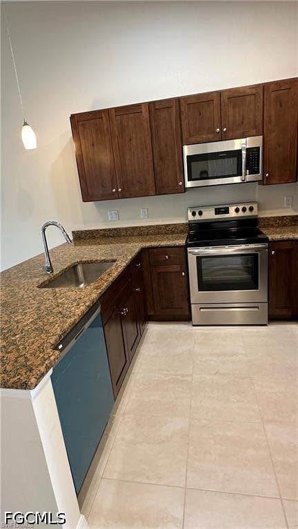3 Bed Waterfront Home for Sale in Cape Coral, photo 4