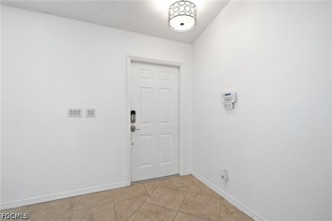 3 Bed SingleFamilyResidence for Sale in Cape Coral, photo 4