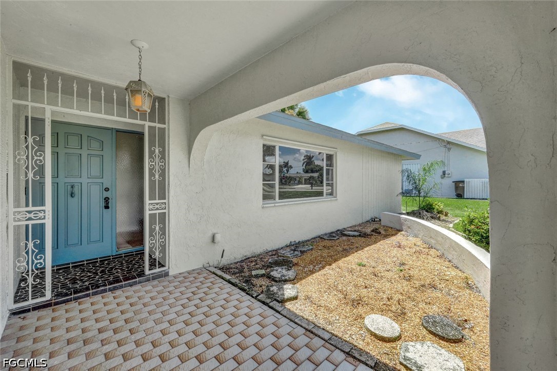 3 Bed SingleFamilyResidence for Sale in Cape Coral, photo 4