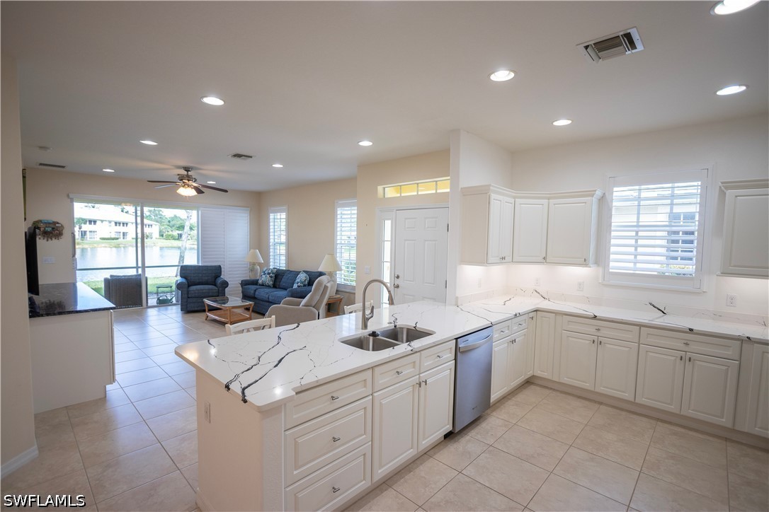 2 Bed Waterfront Home for Sale in Fort Myers, photo 4