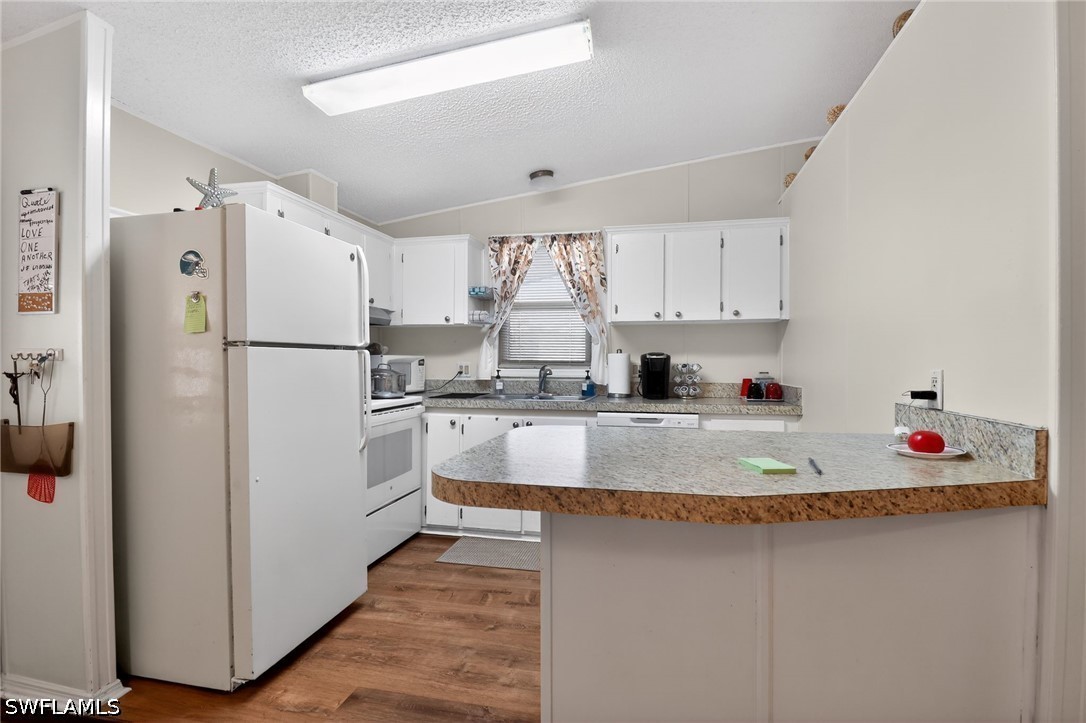 2 Bed ManufacturedHome for Sale in Naples, photo 4