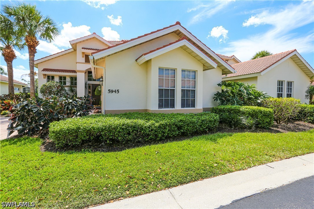 3 Bed Waterfront Home for Sale in Naples, photo 4