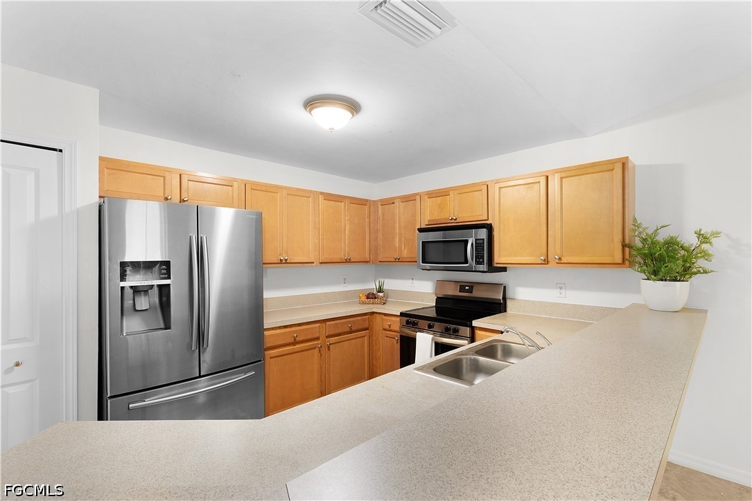 6 Bed Waterfront Home for Sale in Lehigh Acres, photo 4