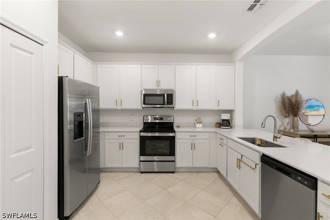 3 Bed Attached for Sale in Naples, photo 4