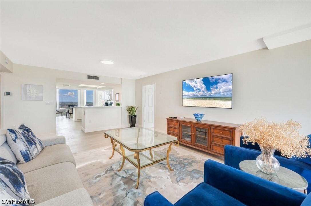 3 Bed Condominium for Sale in St Laurent, photo 4