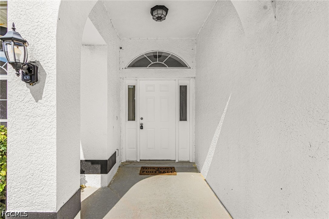 4 Bed SingleFamilyResidence for Sale in Cape Coral, photo 4