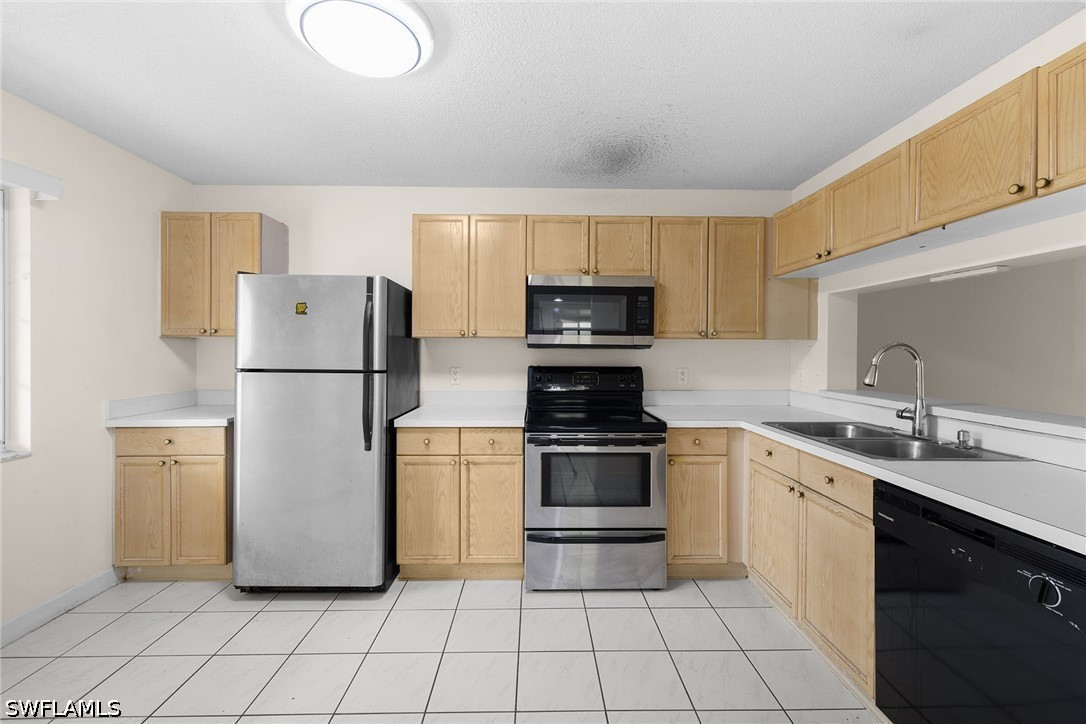 2 Bed Condominium for Sale in Naples, photo 4