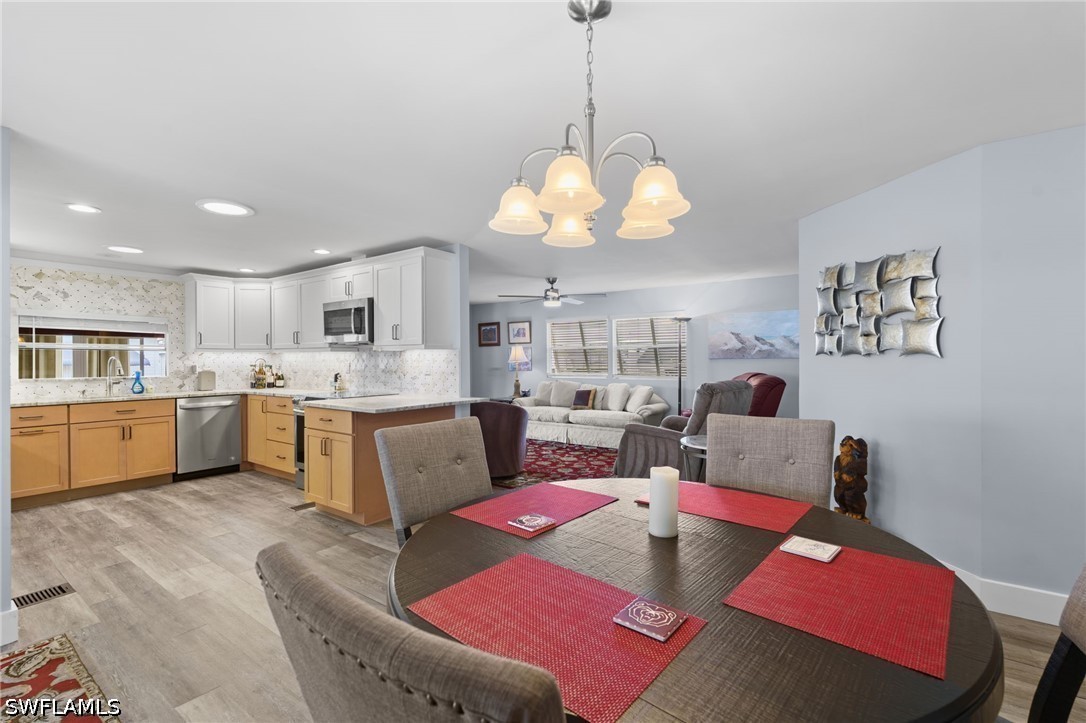 2 Bed ManufacturedHome for Sale in Naples, photo 4