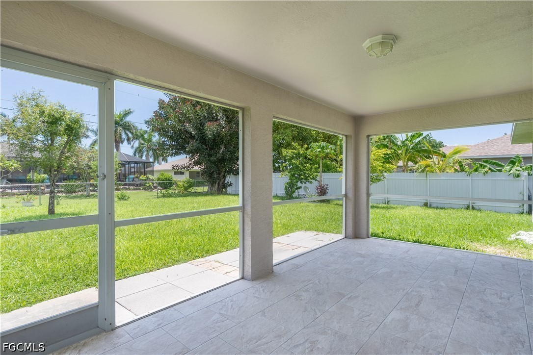 3 Bed SingleFamilyResidence for Sale in Cape Coral, photo 4