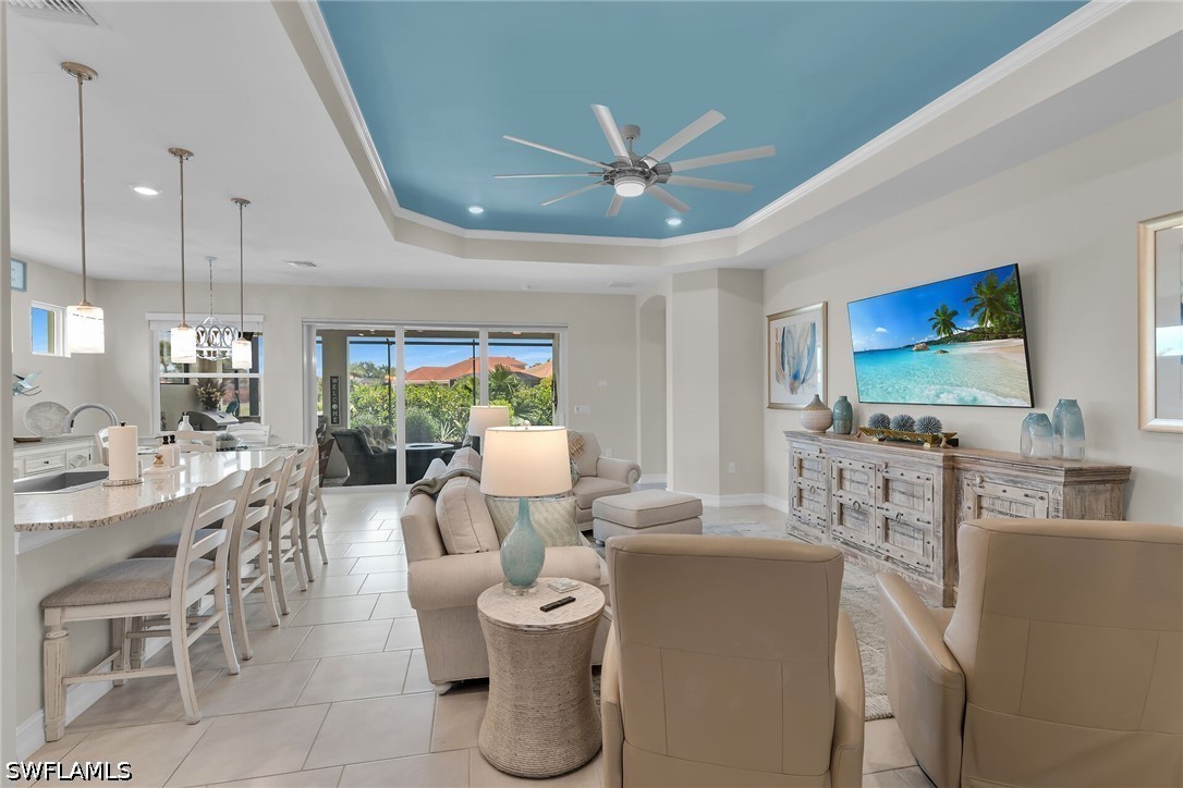 3 Bed Pool Home for Sale in Naples, photo 4