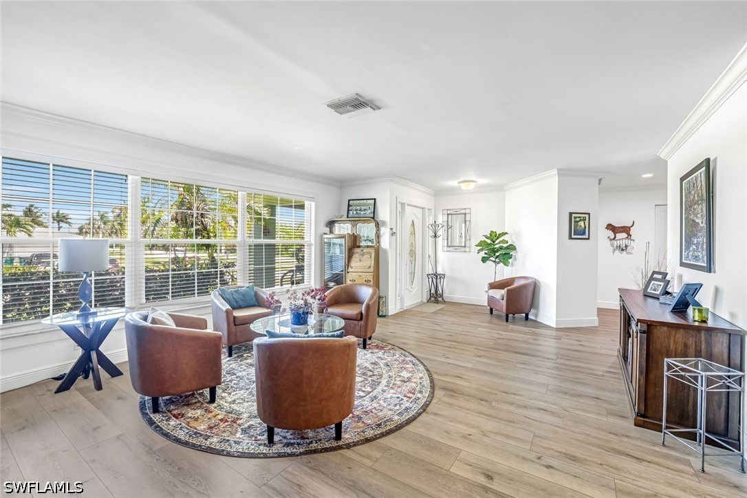 3 Bed Waterfront Home for Sale in Naples, photo 4