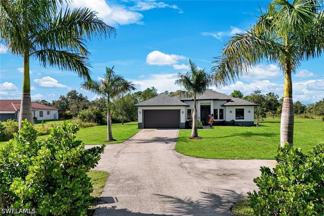 3 Bed Pool Home for Sale in Naples, photo 4