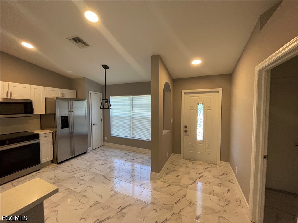 3 Bed SingleFamilyResidence for Sale in Cape Coral, photo 4