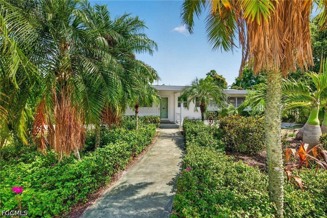 4 Bed Pool Home for Sale in Valencia Terrace, photo 4