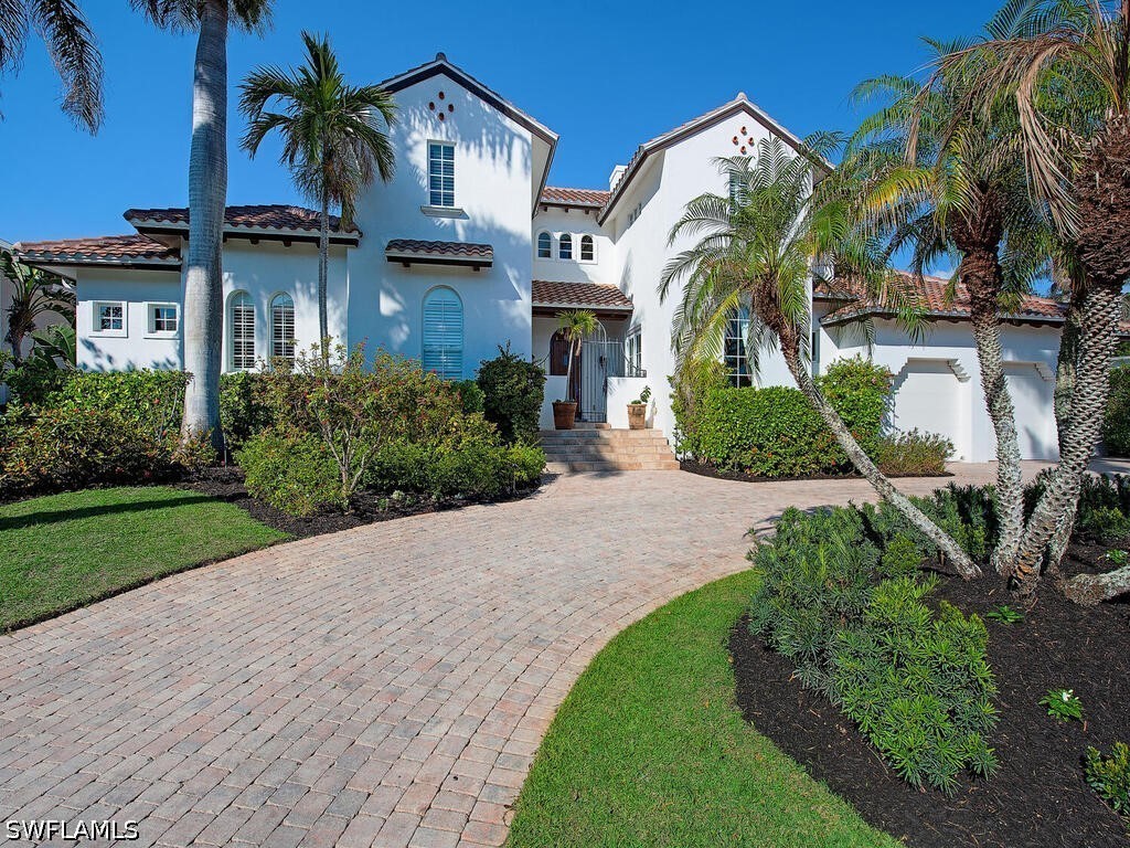 5 Bed Pool Home for Sale in Olde Naples, photo 4