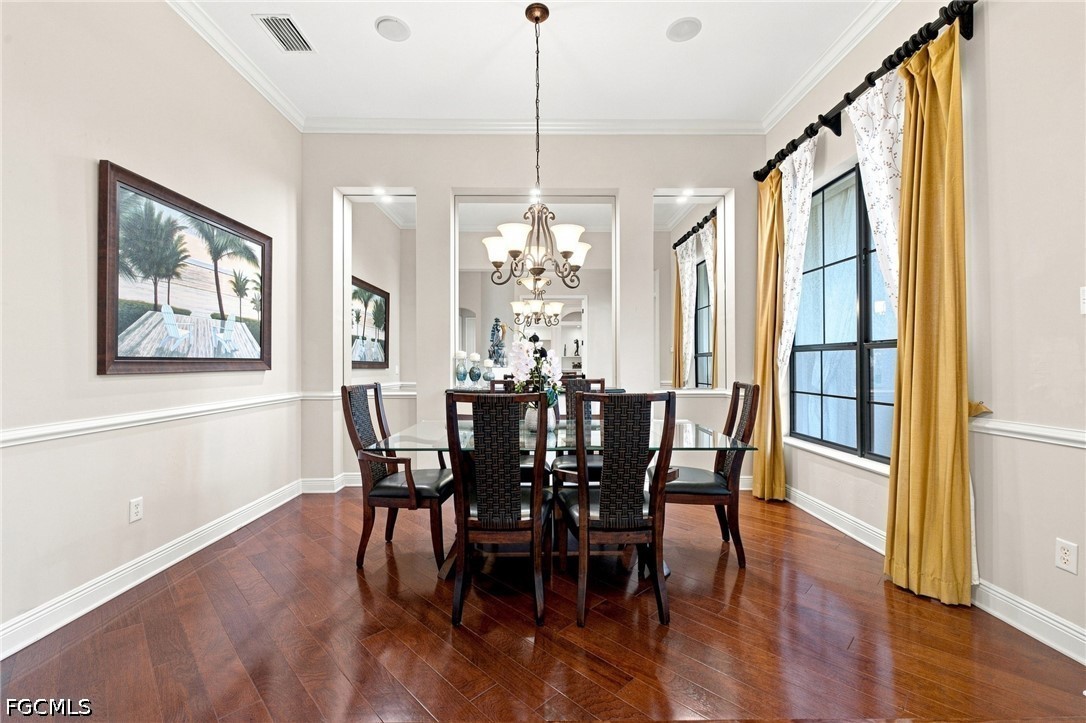3 Bed Pool Home for Sale in Country Club, photo 4
