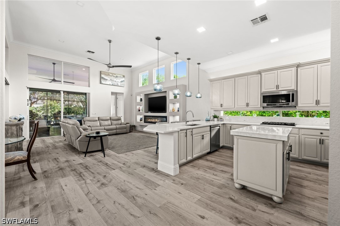 5 Bed SingleFamilyResidence for Sale in Belle Lago, photo 4