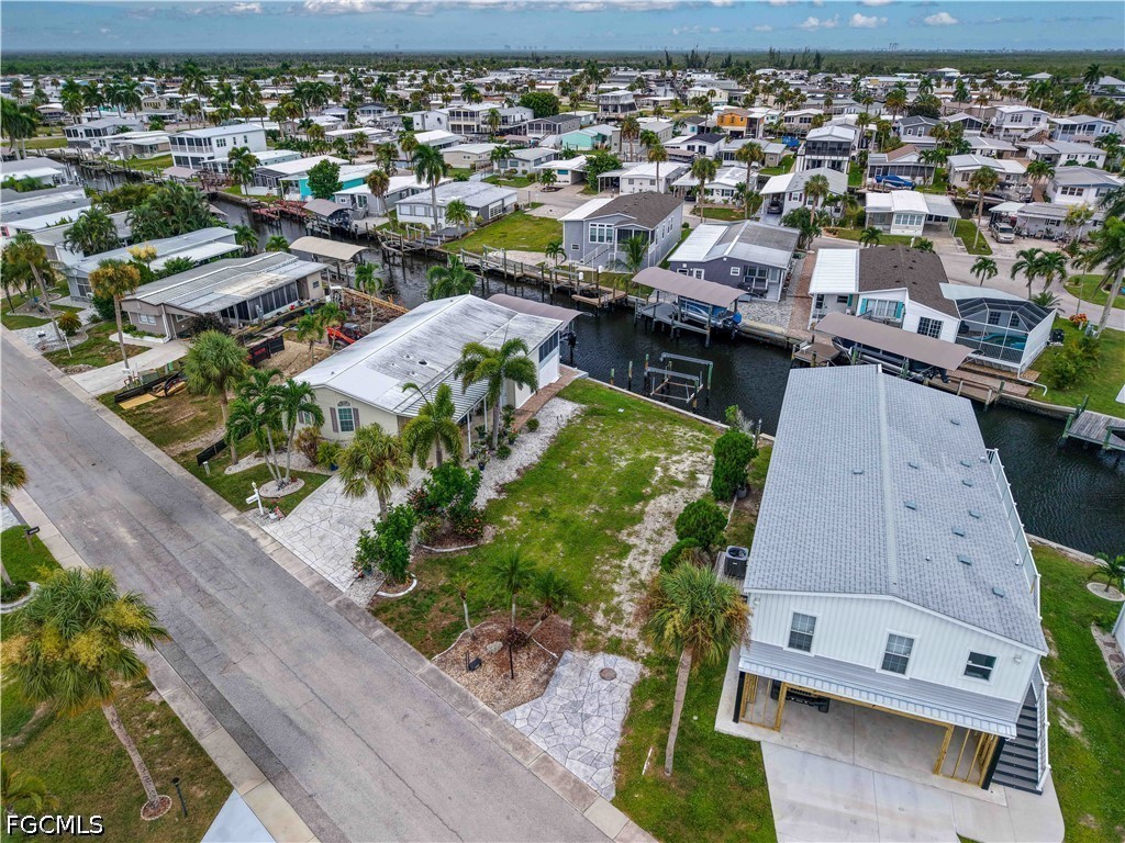 Waterfront Home for Sale in Bayside Estates, photo 4