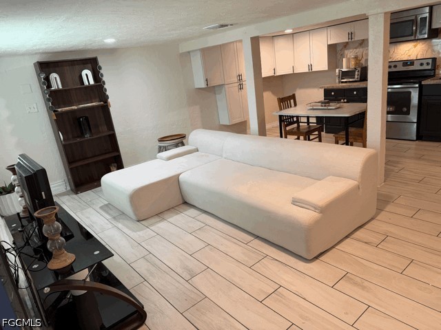 2 Bed SingleFamilyResidence for Sale in Bayshore Gardens, photo 4
