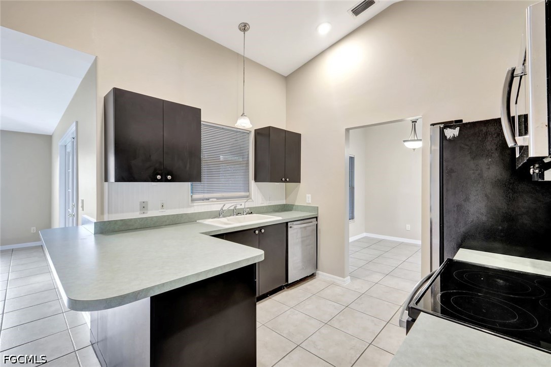 3 Bed SingleFamilyResidence for Sale in San Carlos Park, photo 4