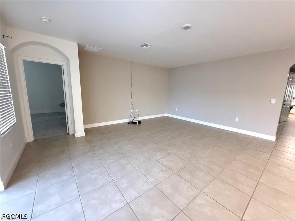 4 Bed SingleFamilyResidence for Sale in Cape Coral, photo 4