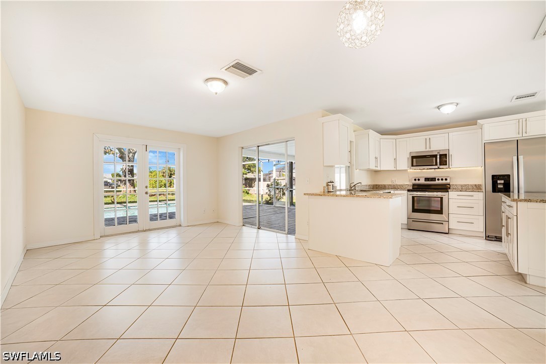 3 Bed Pool Home for Sale in Cape Coral, photo 4
