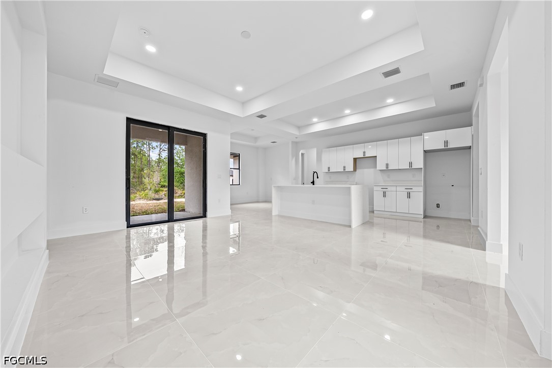 3 Bed SingleFamilyResidence for Sale in Lehigh Acres, photo 4