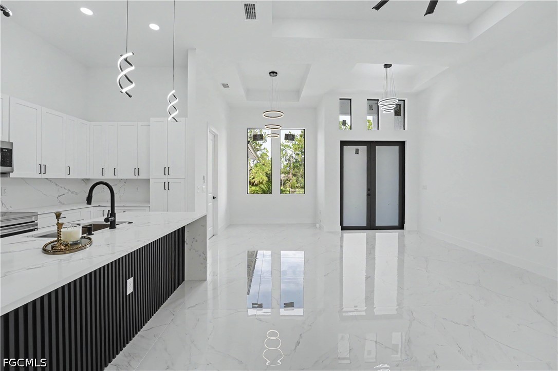 3 Bed SingleFamilyResidence for Sale in 951 Plaza, photo 4