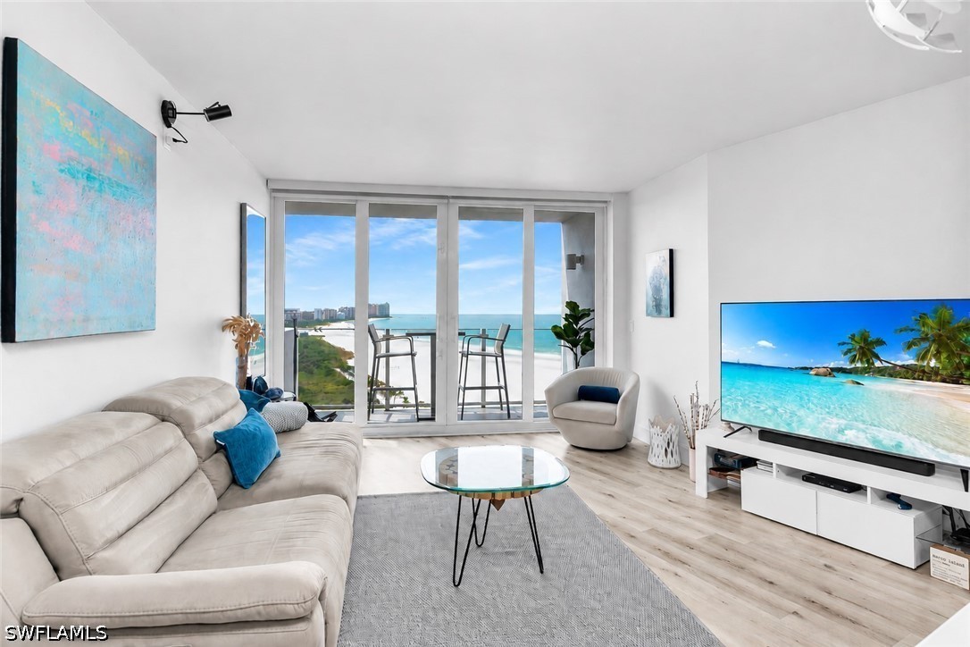 2 Bed Waterfront Home for Sale in Marco Island, photo 4